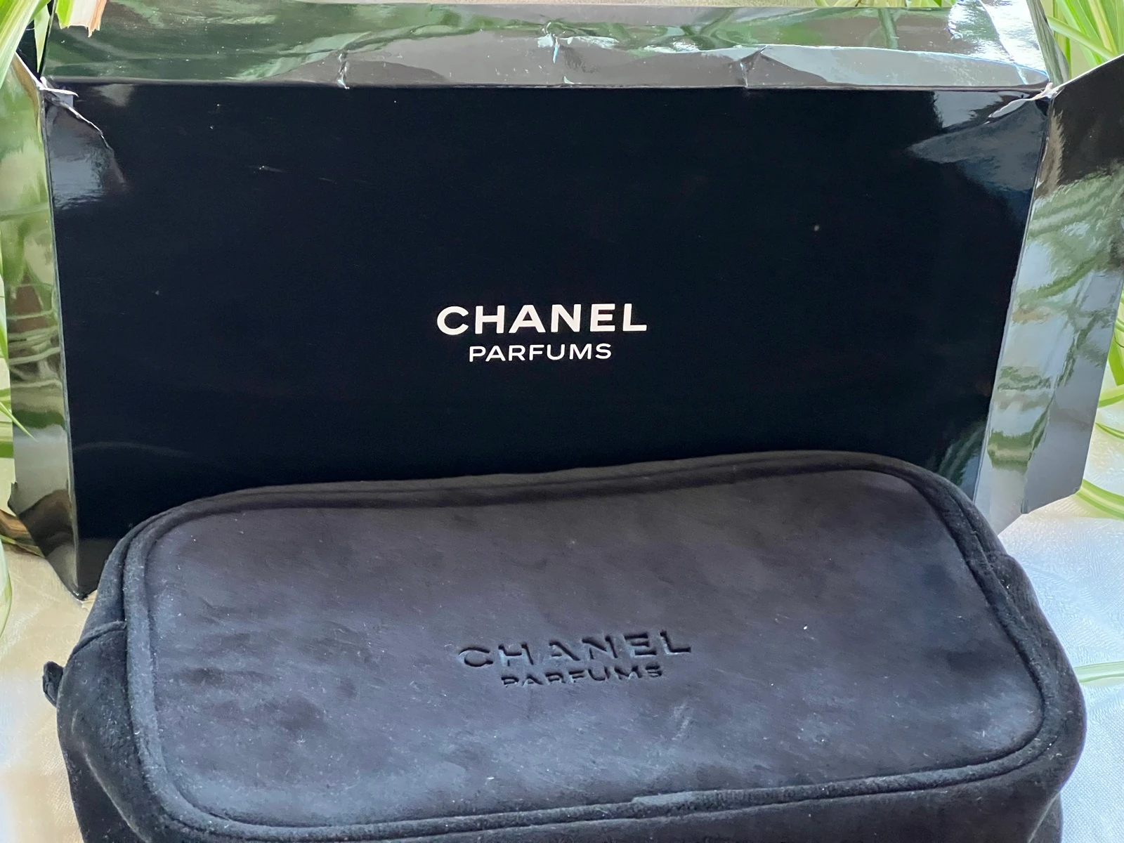 Chanel trousse de toilette en velours neuve – photo 15